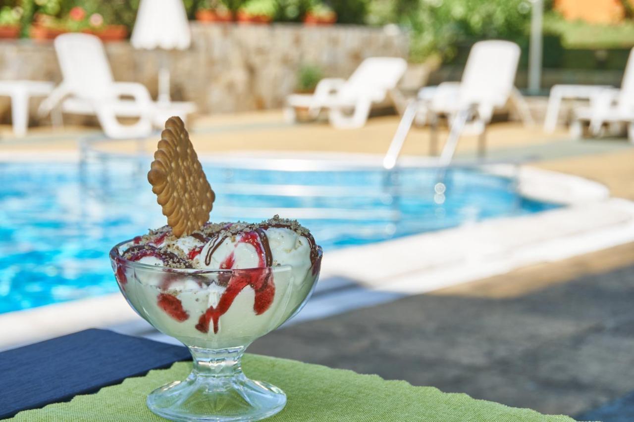 Hotel Sea Star Приморско Eksteriør billede